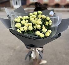 Букет Белые кустовые розы Солинеро в Пижме